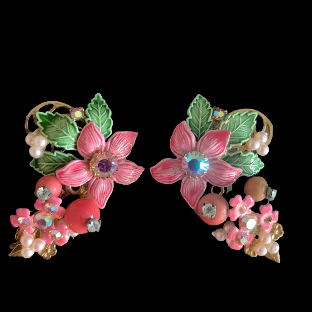 Vintage 50s Pink floral Green Leaves Glass Crystal Clip On Earrings